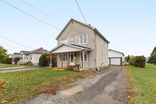 Living room - 145 Rue Gagnon, Thurso, QC J0X3B0 Photo 2
