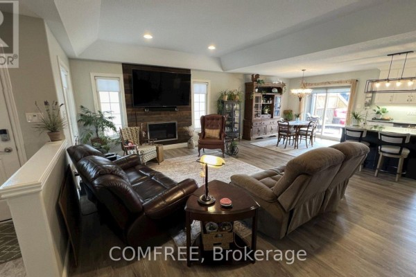 Dining room - 145 Spencer Avenue, Lucan Biddulph, ON N0M2J0 Photo 4