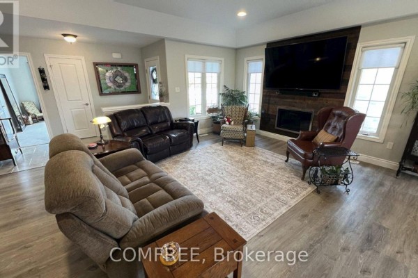 Kitchen - 145 Spencer Avenue, Lucan Biddulph, ON N0M2J0 Photo 5