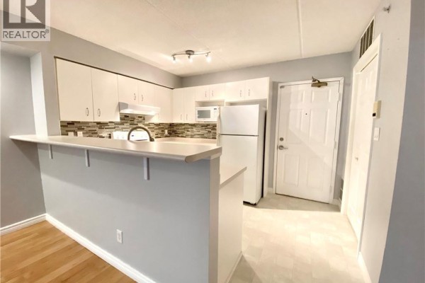 Dining room - 1450 Bishops Gate Unit# 209, Oakville, ON L6M4N1 Photo 4