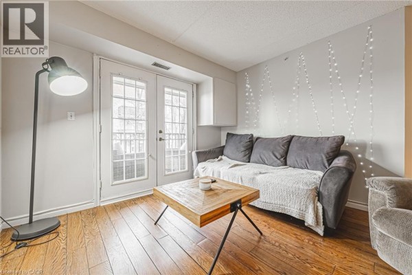 Living room - 1451 Walkers Line Unit# 313, Burlington, ON L7M4P1 Photo 4