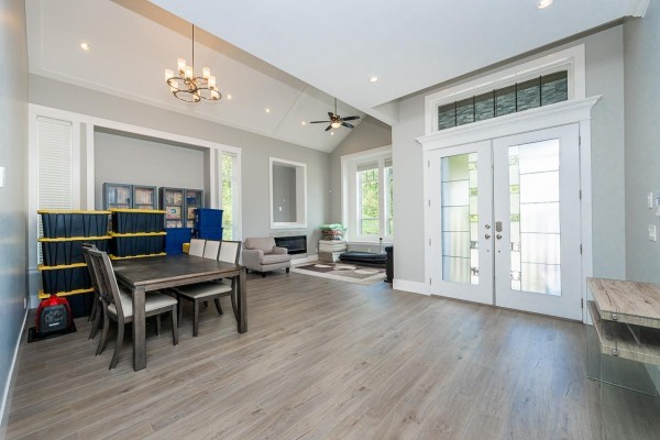 14516 110a Avenue, Surrey, BC V3R2B5 Photo 2