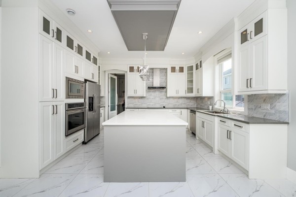 14516 110a Avenue, Surrey, BC V3R2B5 Photo 4