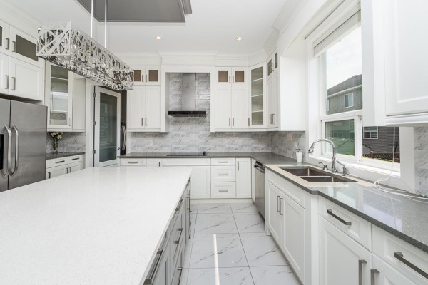 14516 110a Avenue, Surrey, BC V3R2B5 Photo 5