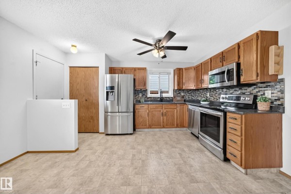 Kitchen - 14519 32 St Nw, Edmonton, AB T5Y2L2 Photo 3