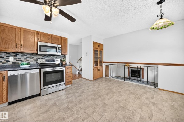 Primary Bedroom - 14519 32 St Nw, Edmonton, AB T5Y2L2 Photo 5