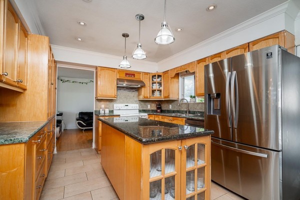 14523 89 Avenue, Surrey, BC V3R8B2 Photo 3