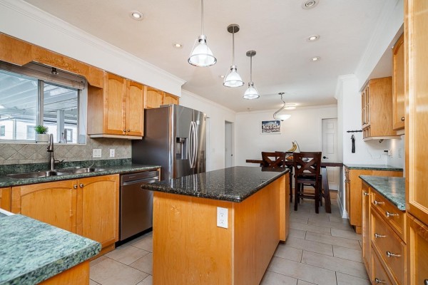 14523 89 Avenue, Surrey, BC V3R8B2 Photo 4