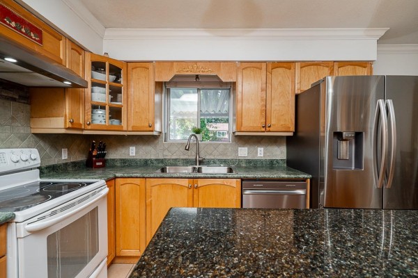 14523 89 Avenue, Surrey, BC V3R8B2 Photo 5