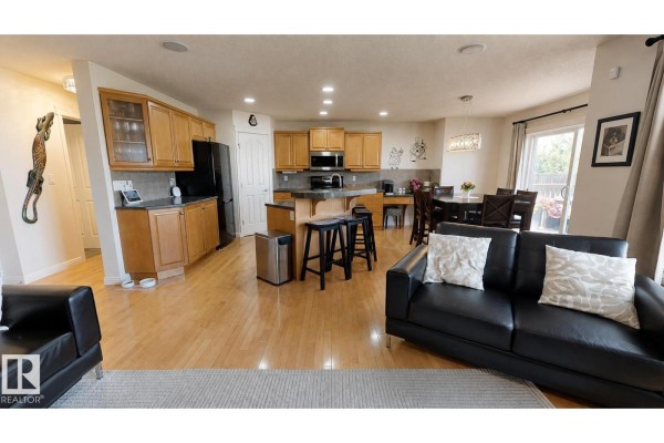 Family room - 14528 141 St Nw, Edmonton, AB T6V1Y1 Photo 4