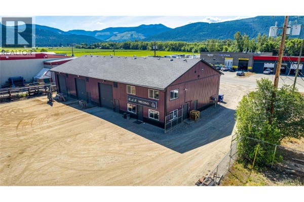 1453 Dyffryn Road, Lumby, BC V0E2G0 Photo 4