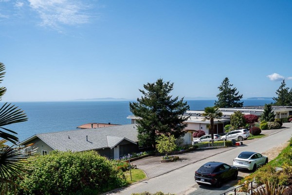 14535 Sunset Drive, White Rock, BC V4B2V7 Photo 5