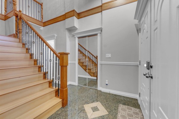 14570 67a Avenue, Surrey, BC V3S0Z4 Photo 4