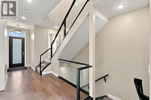 Living room - 1458 Richland Road Ne, Calgary, AB T3E5M6 Photo 4