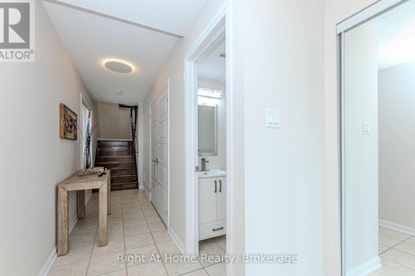 Bedroom 2 - 146 - 165 Hampshire Way, Milton, ON L9T8M7 Photo 4