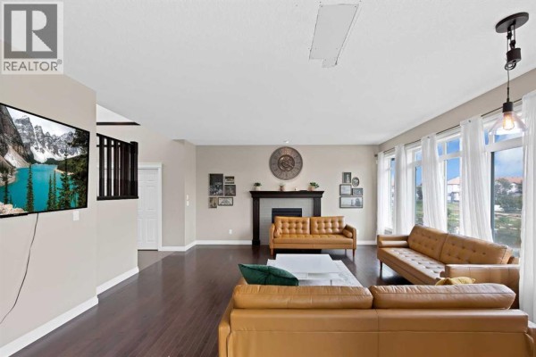 Foyer - 146 Canoe Crescent Sw, Airdrie, AB T4B2N9 Photo 4