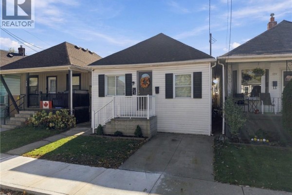 2pc Bathroom - 146 Hope Avenue, Hamilton, ON L8H2E8 Photo 2