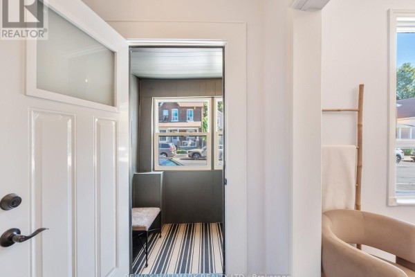Sunroom - 146 Jones Avenue, Toronto, ON M4M3A3 Photo 4