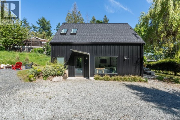 Kitchen - 146 Menhinick Dr, Salt Spring, BC V8K1W7 Photo 4