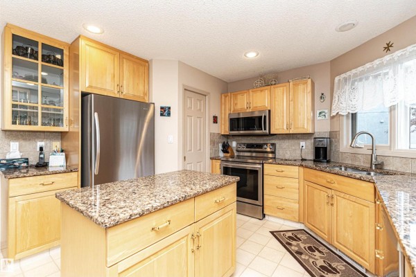 146 Twin Brooks Cv Nw, Edmonton, AB, photo 3