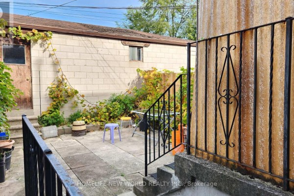 Den - 146 Wolseley Street, Toronto, ON M6J3R4 Photo 3