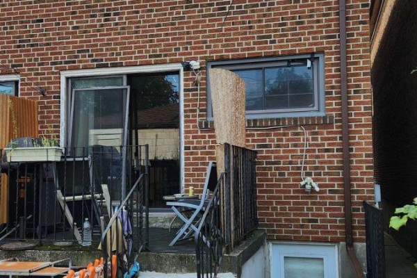 Kitchen - 146 Wolseley Street, Toronto, ON M6J3R4 Photo 4