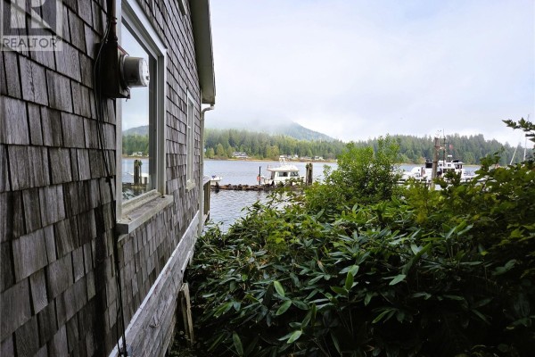 Living room - 1460 Imperial Lane, Ucluelet, BC V0R3A0 Photo 5