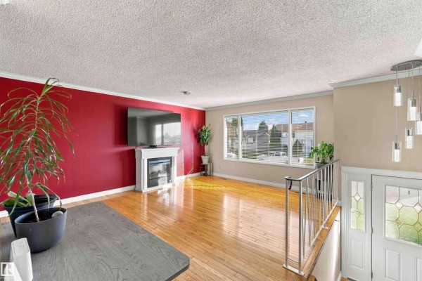 Family room - 14612 115 Street Nw, Edmonton, AB T5X1H8 Photo 4