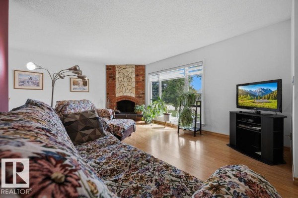 Kitchen - 14612 117a St Nw, Edmonton, AB T5X1K2 Photo 3