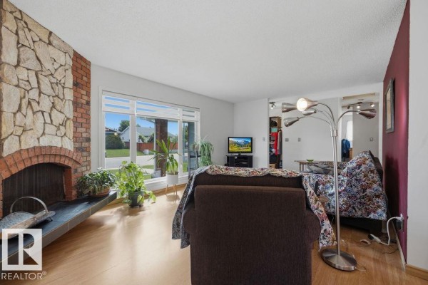 Primary Bedroom - 14612 117a St Nw, Edmonton, AB T5X1K2 Photo 5