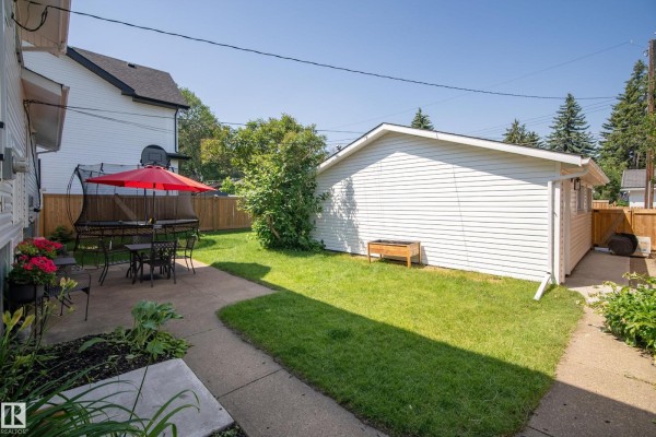 Kitchen - 14616 88 Av Nw, Edmonton, AB T5R4J8 Photo 3
