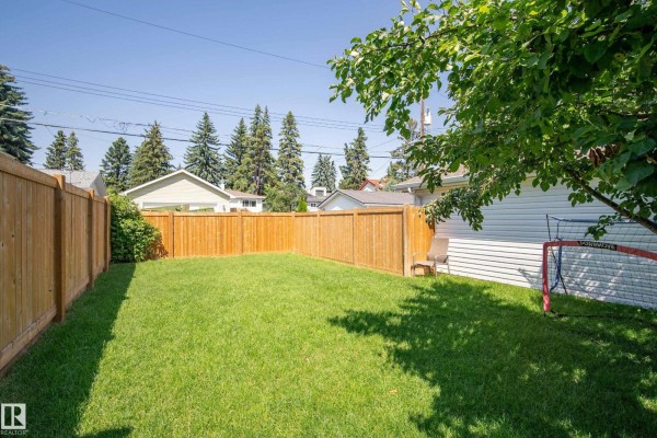 Family room - 14616 88 Av Nw, Edmonton, AB T5R4J8 Photo 4