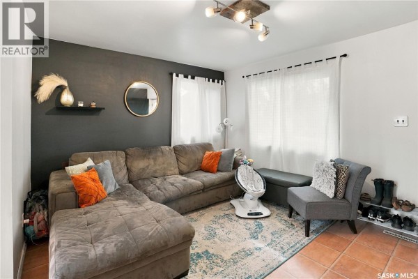 Living room - 1462 94th Street, North Battleford, SK S9A0E5 Photo 3