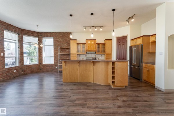 Kitchen - 1462 Loewen Ct Nw, Edmonton, AB T6R2Y1 Photo 3
