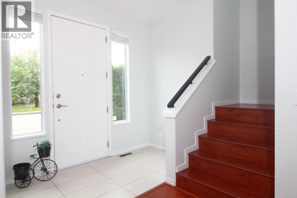 1463 Riverwood Gate, Port Coquitlam, BC V3B7P1 Photo 3