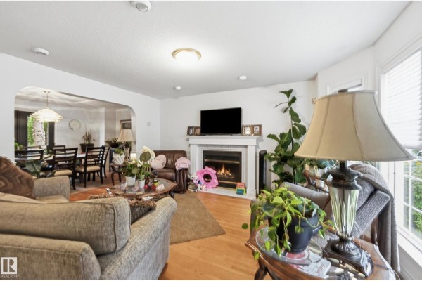 Kitchen - 14631 Summit Dr Nw, Edmonton, AB T5N3T4 Photo 3