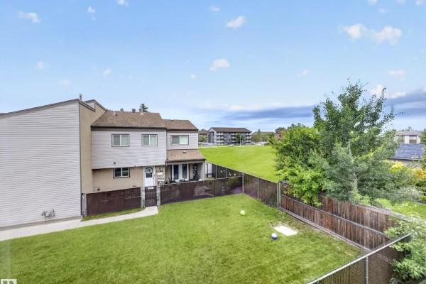 Family room - 14644 25 St Nw, Edmonton, AB Y5Y1X4 Photo 4