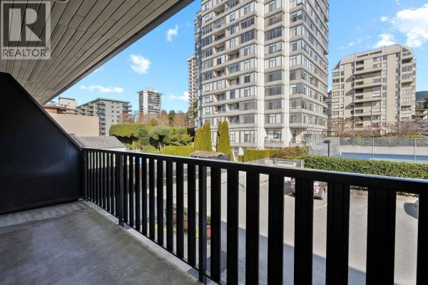 1465 Clyde Avenue, West Vancouver, BC V7T1E9 Photo 4