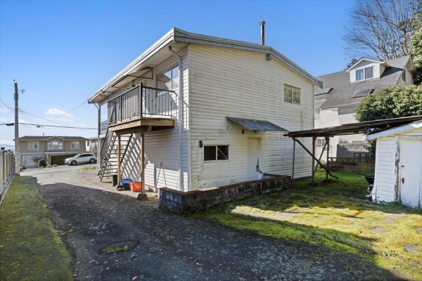14667 W Beach Avenue, White Rock, BC V4B2T9 Photo 5