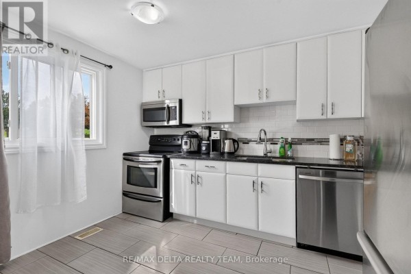 Kitchen - 1467 Bethamy Lane, Ottawa, ON K1J8P7 Photo 4