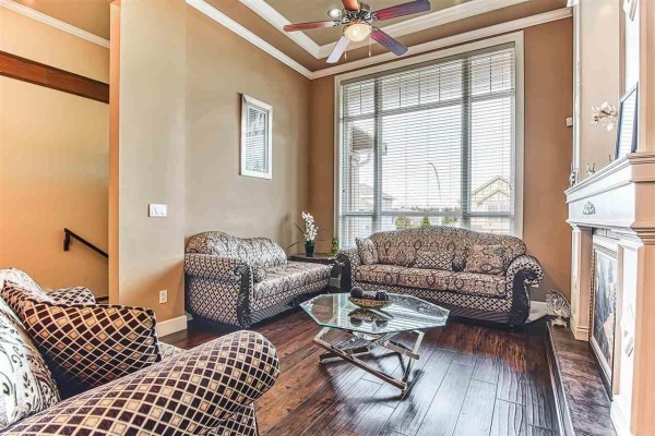 14670 76a Avenue, Surrey, BC V3S2P4 Photo 4