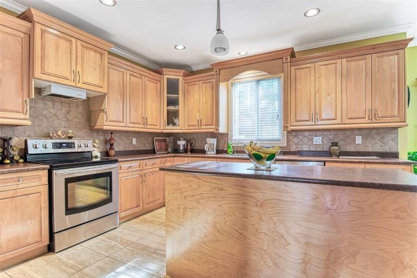 14670 76a Avenue, Surrey, BC V3S2P4 Photo 5
