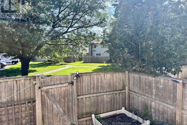 1469 Foxwell Street, Ottawa, ON K1B5J5 Photo 4