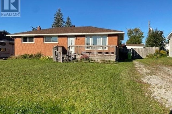 Kitchen - 147 Caledon St, Sault Ste  Marie, ON P6B5C2 Photo 2