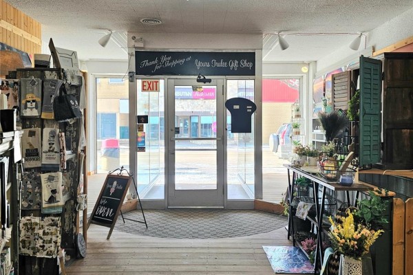 147 Central Avenue N, Swift Current, SK S9H0K9 Photo 5