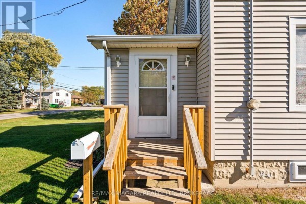 Foyer - 147 Chippawa Road, Port Colborne, ON L3K1T6 Photo 4