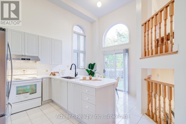Kitchen - 147 Frank Endean Road, Richmond Hill, ON L4S1S7 Photo 5