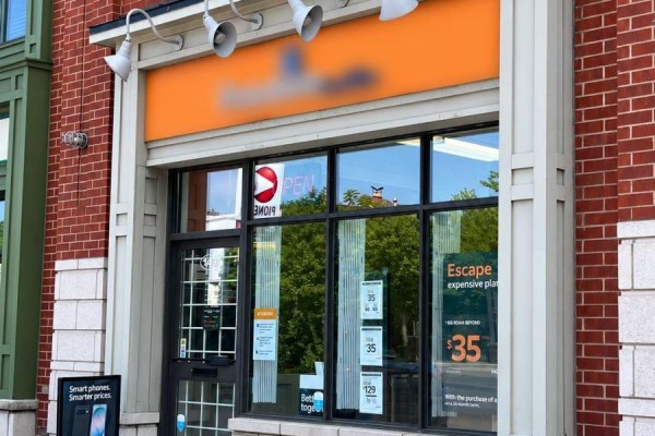 147 Lakeshore Road E, Mississauga, ON L5G4T9 Photo 2