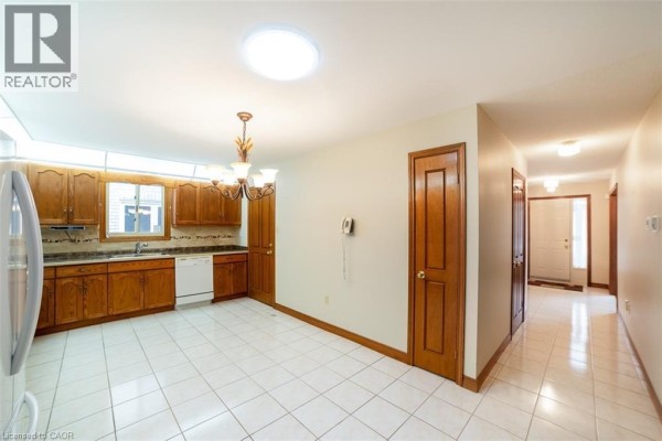 Family room - 147 Locheed Drive Unit# Main, Hamilton, ON L8T4Z7 Photo 5