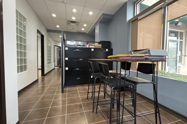 147 Provencher Blvd, Winnipeg, MB R2H0C9 Photo 2